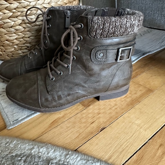 Torrid Brown Pleather Women’s Boots Size 9 - Picture 3 of 5